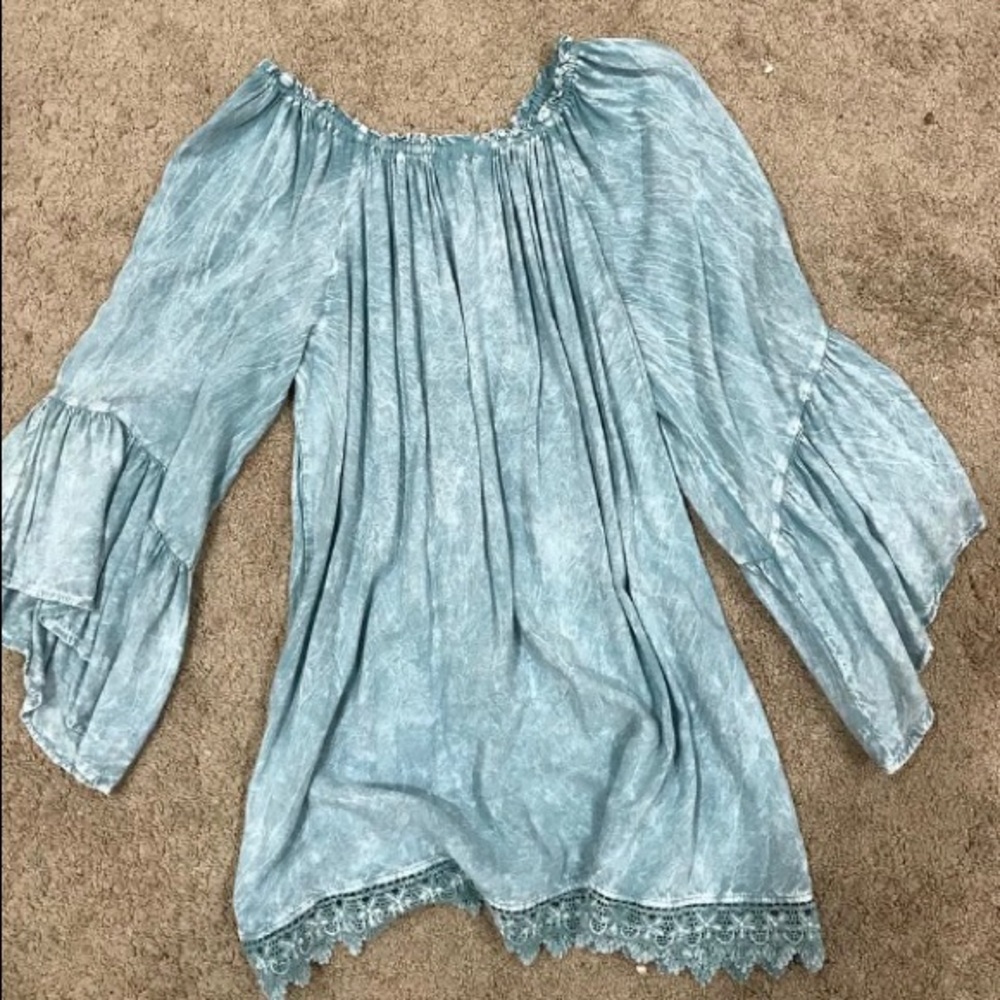 Off shoulder altar’d state shirt